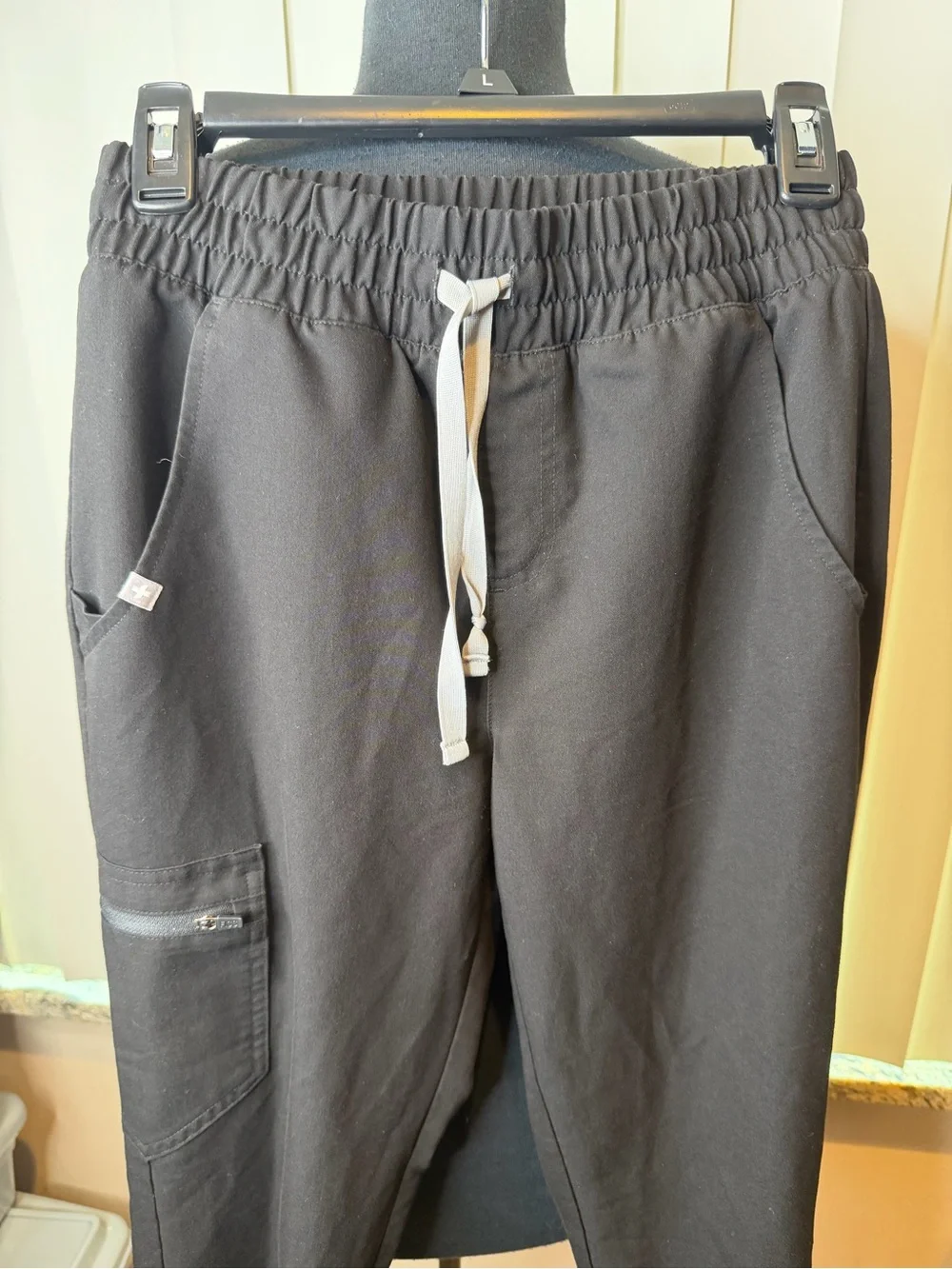 FIGS Zamora Jogger Scrub Pants black, distinct gray drawstring Size XS